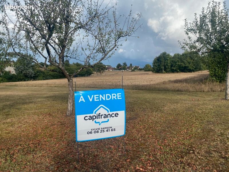 756m² Land in Breuil-Bois-Robert, France No. 330404