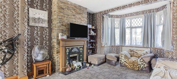 4 bedrooms House in Hounslow, United Kingdom No. 8477 2