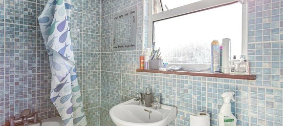 4 bedrooms House in Hounslow, United Kingdom No. 8477 11