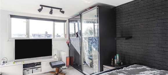 4 bedrooms House in Hounslow, United Kingdom No. 8477 9