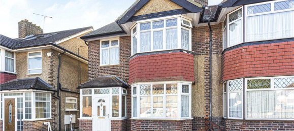 4 bedrooms House in Hounslow, United Kingdom No. 8477 14