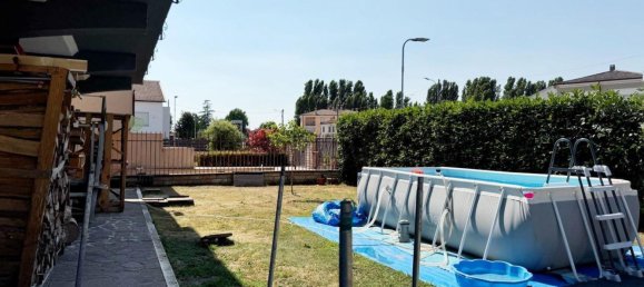 5غرفة منزل في Roverbella, Italy رقم 149072 43