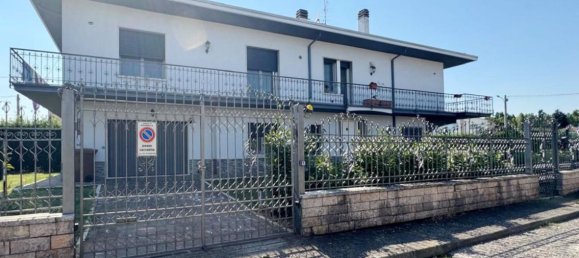 5غرفة منزل في Roverbella, Italy رقم 149072 44