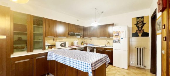 5غرفة منزل في Roverbella, Italy رقم 149072 12