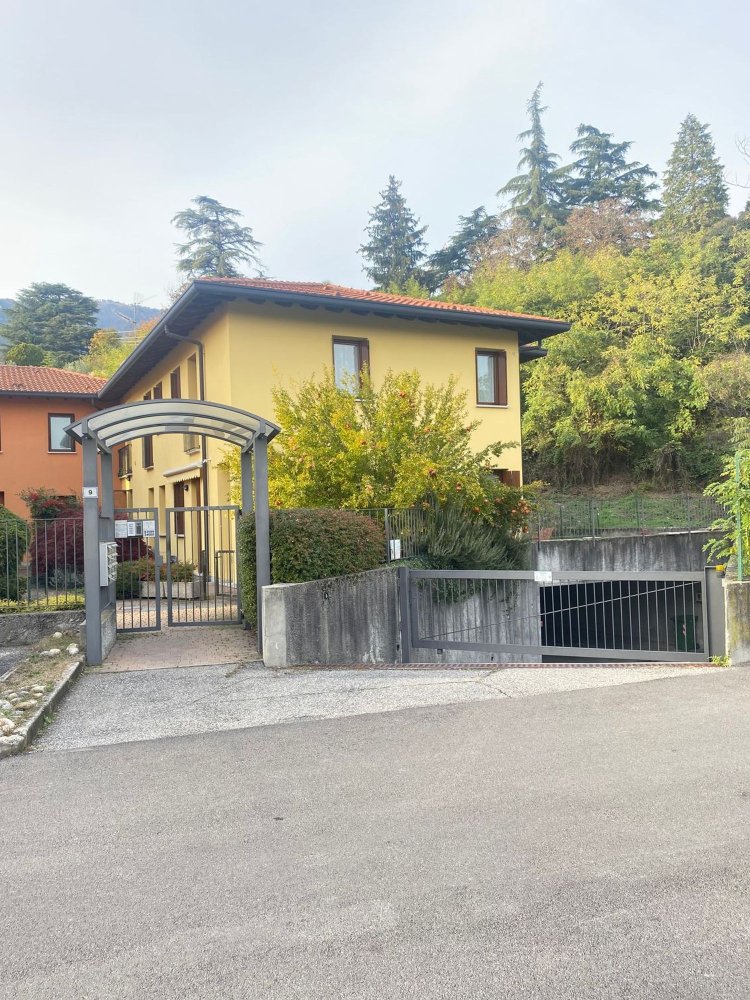 Офис 68м² в Эрба, Италия № 140933