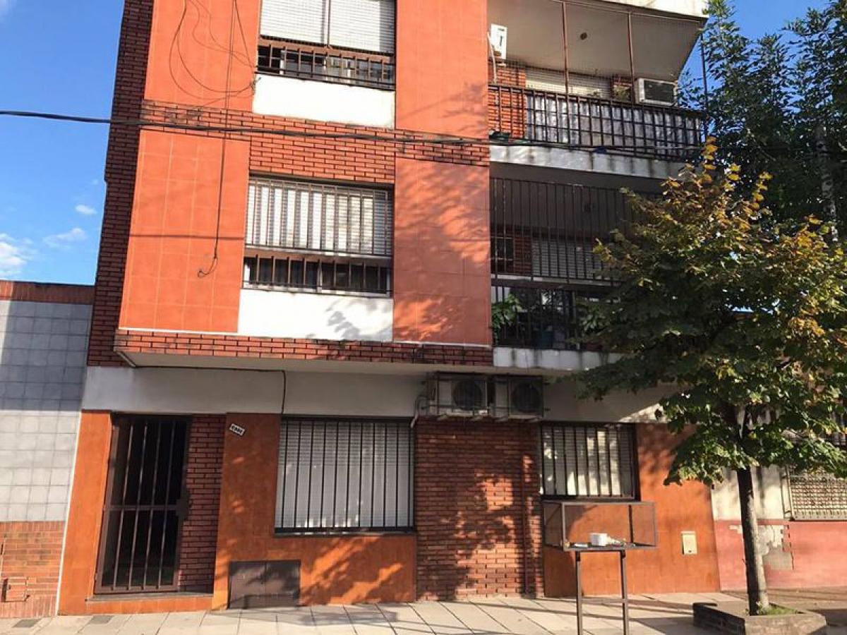 2 bedrooms Apartment in Lanus, Argentina No. 51792