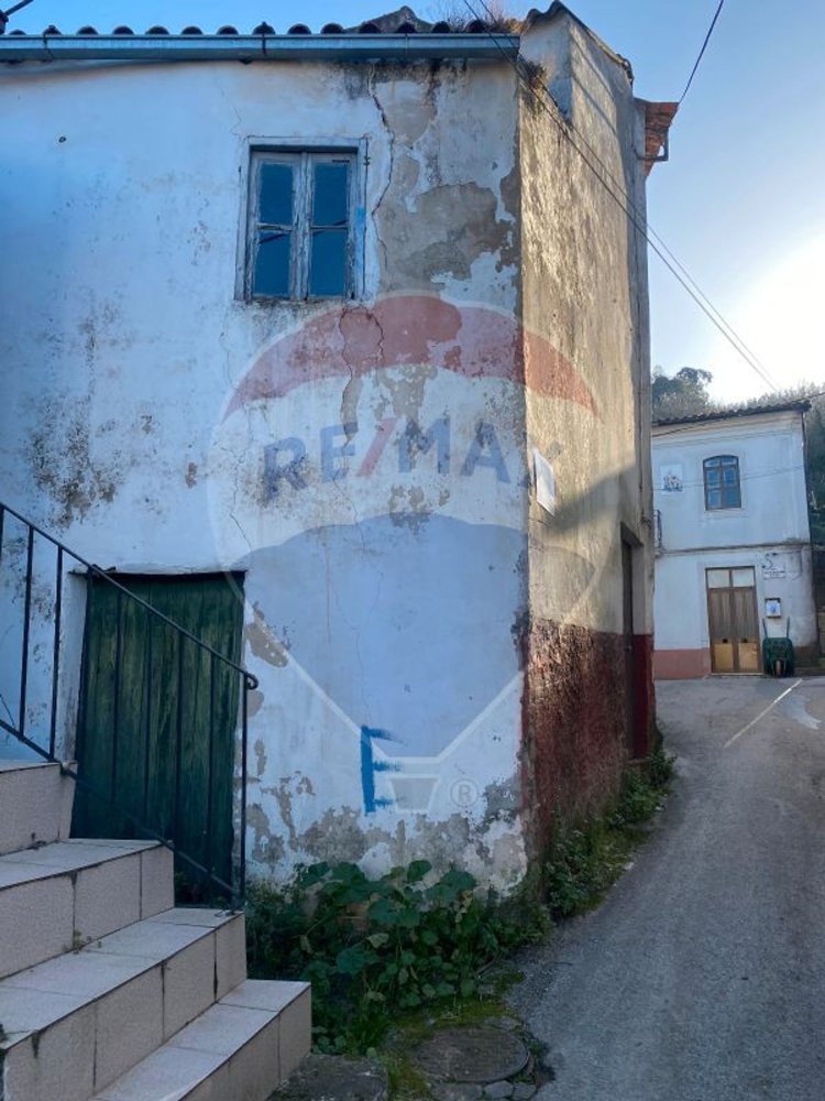 3 bedrooms House in Miranda do Corvo, Portugal No. 178971