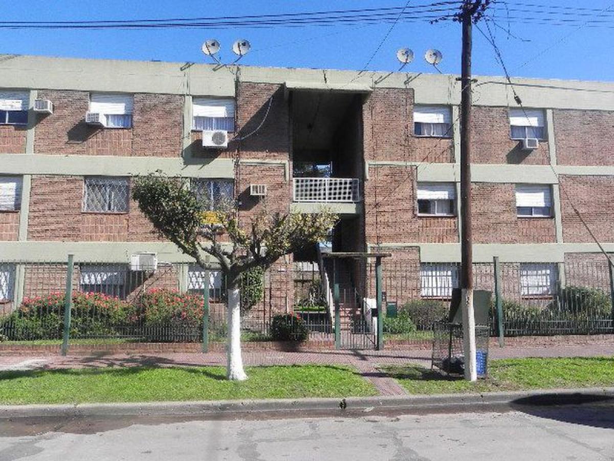 Apartamento de 2 dormitorios en Bermúdez, Argentina No. 18144