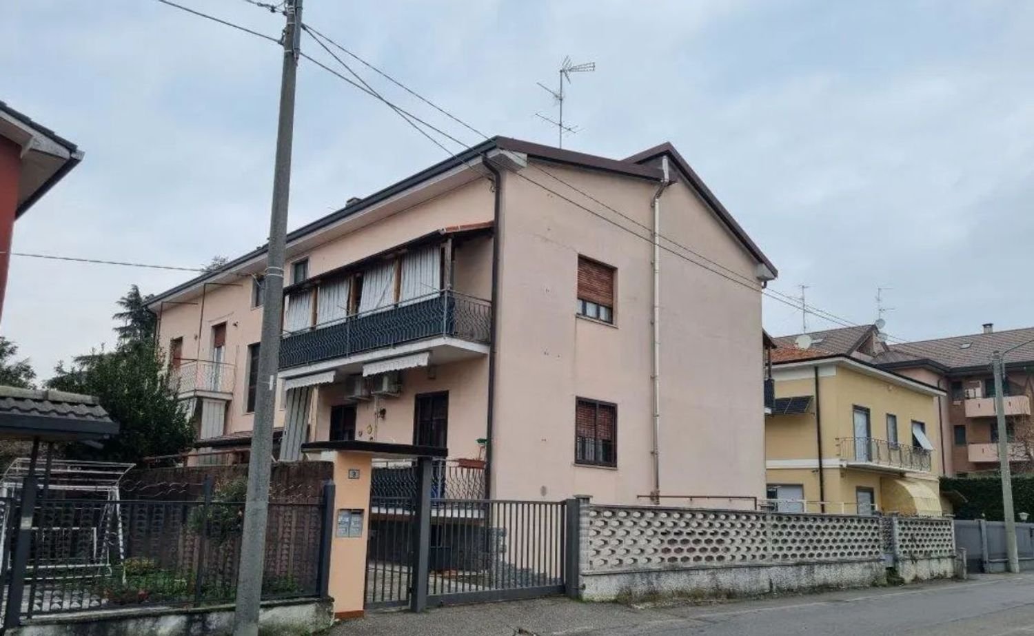 3-Zimmer Wohnung in Cesano Maderno, Italy, Nr. 99511