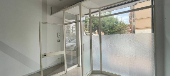 Коммерческая недвижимость с 1 комнатой в Бари, Италия № 29826 5