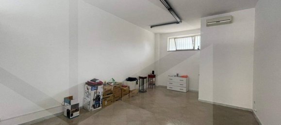 Коммерческая недвижимость с 1 комнатой в Бари, Италия № 29826 8