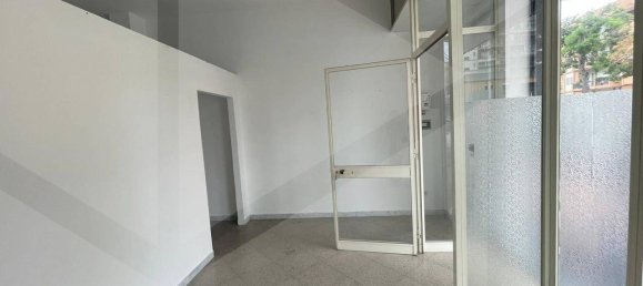 Коммерческая недвижимость с 1 комнатой в Бари, Италия № 29826 3