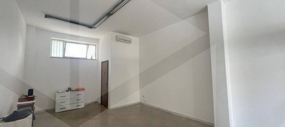 Коммерческая недвижимость с 1 комнатой в Бари, Италия № 29826 7