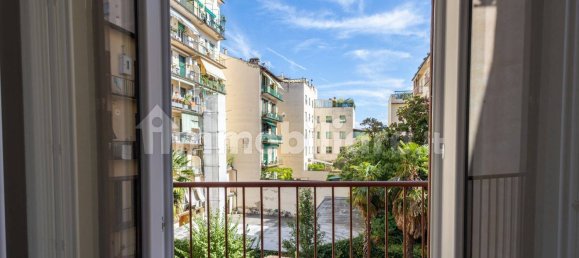 2 bedrooms Apartment in Florence, Italy No. 375631 3