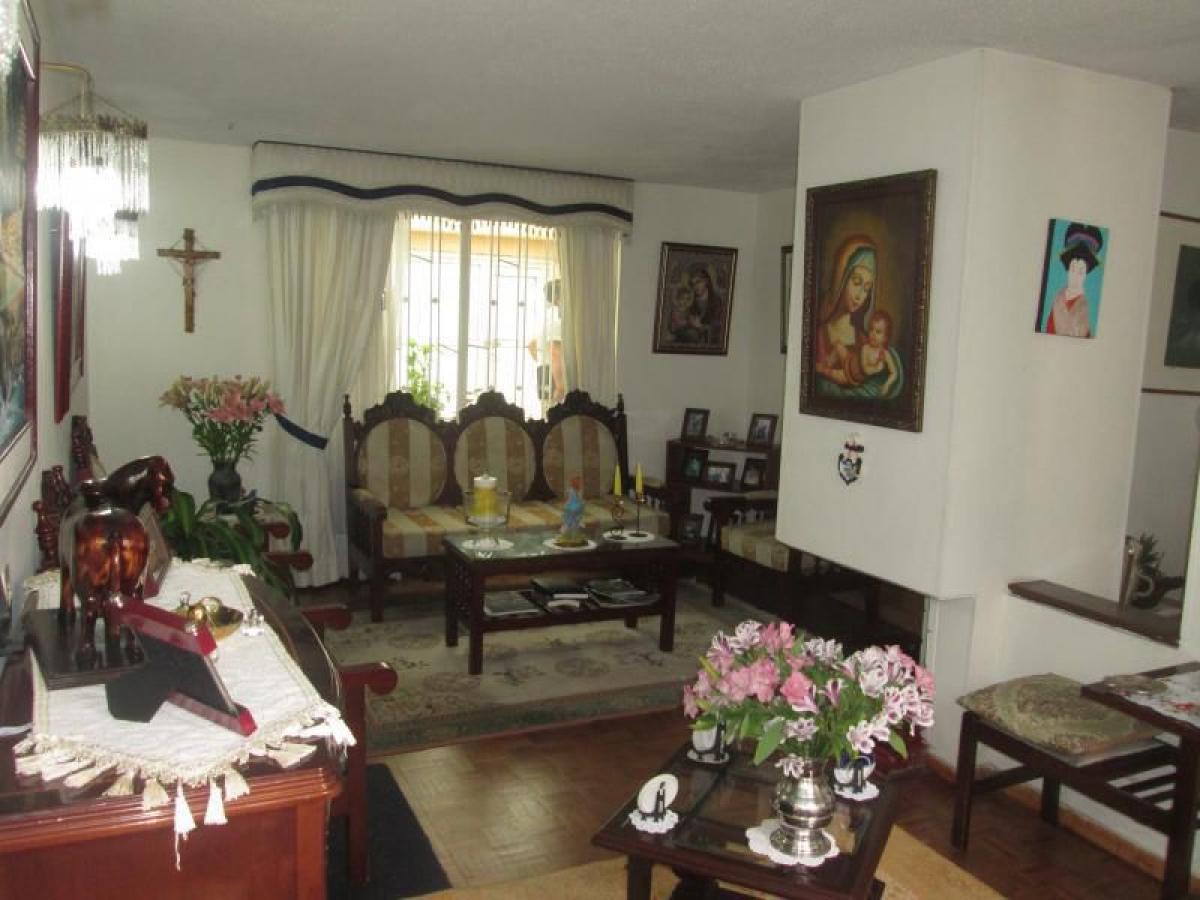 4 bedrooms House in Bogota, Colombia No. 14543