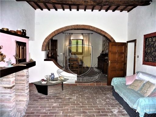 12 rooms House in Monticiano, Italy No. 20836