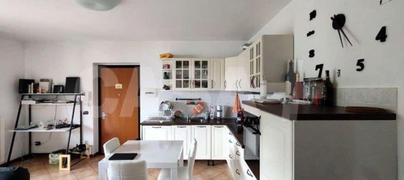 Квартира с 2 комнатами в Лавена Понте Треза, Италия № 2894 3