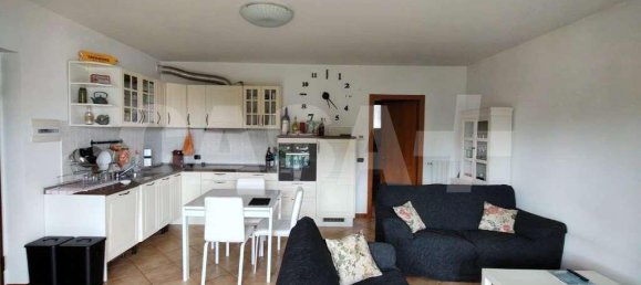 Квартира с 2 комнатами в Лавена Понте Треза, Италия № 2894 2