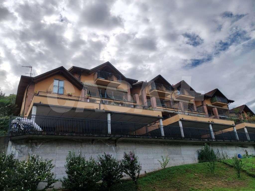 Квартира с 2 комнатами в Лавена Понте Треза, Италия № 2894