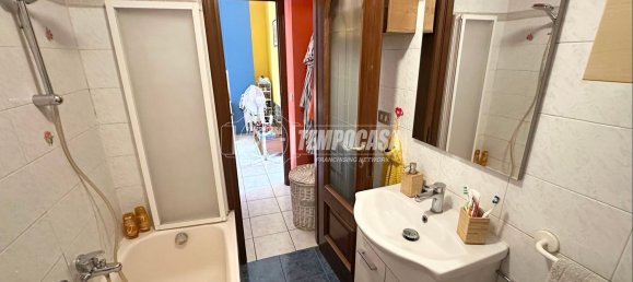 2 bedrooms Apartment in Turin, Italy No. 379507 12