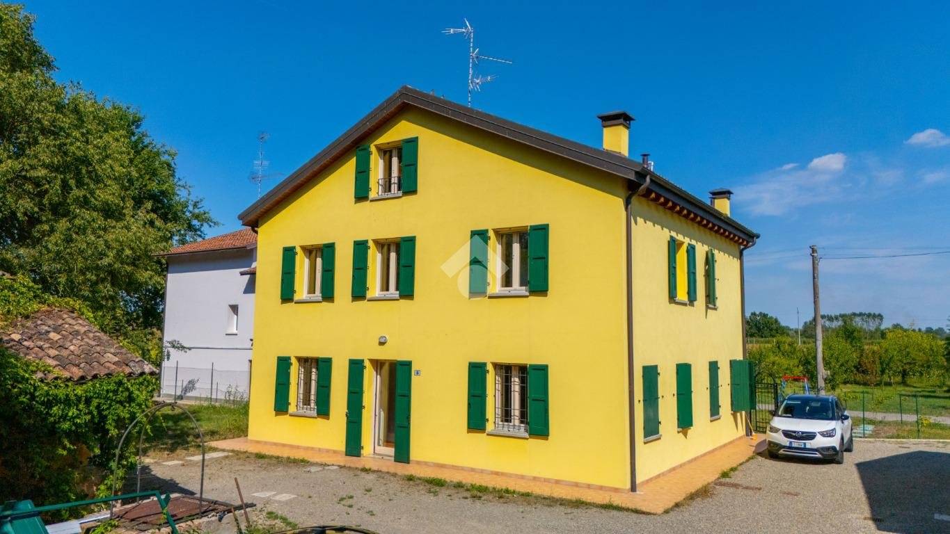 3 bedrooms House in Carpi, Italy No. 282891