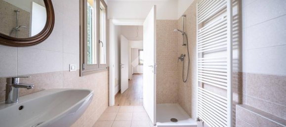 3 bedrooms House in Carpi, Italy No. 282891 9