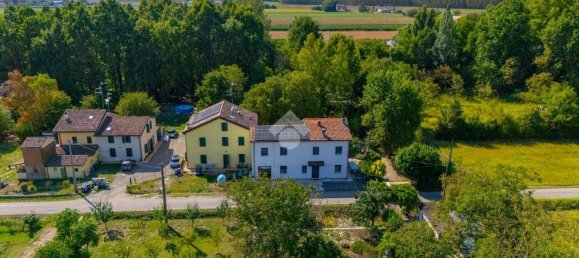 3 bedrooms House in Carpi, Italy No. 282891 2