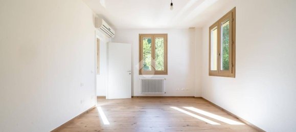 3 bedrooms House in Carpi, Italy No. 282891 7