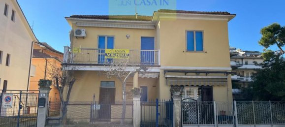 5-salle Appartement à Silvi, Italy No. 23292 3