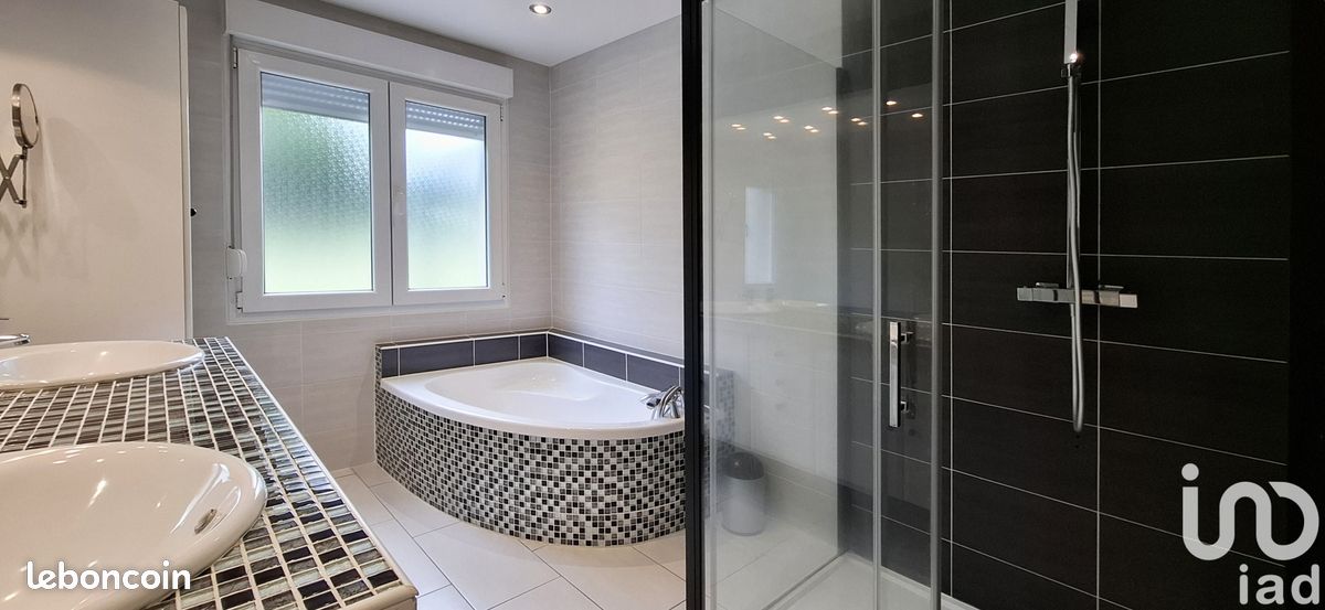 Casa de 3 dormitorios en Saint-Avold, France No. 261378