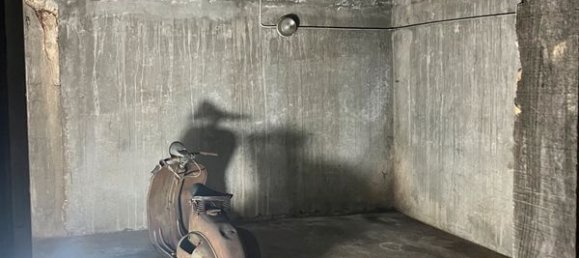  Garage in Chatillon, France No. 328558 3