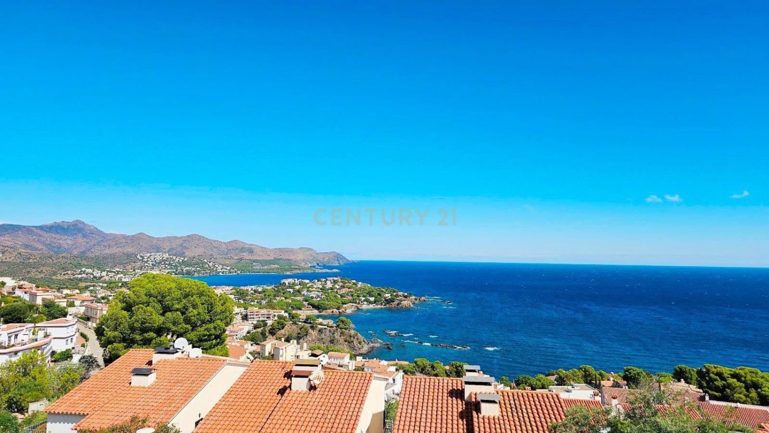 3 bedrooms Penthouse in Llanca, Spain No. 229148