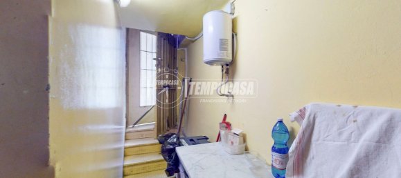 40m² Commercial property in Turin, Italy No. 273114 8