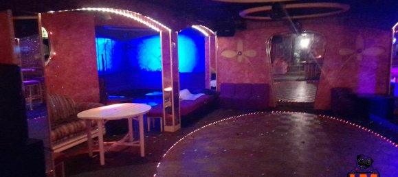 624m² Commercial property in Saint-Leonard-de-Noblat, France No. 105339 6