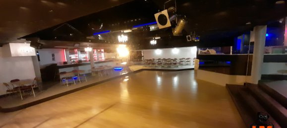 624m² Commercial property in Saint-Leonard-de-Noblat, France No. 105339 4