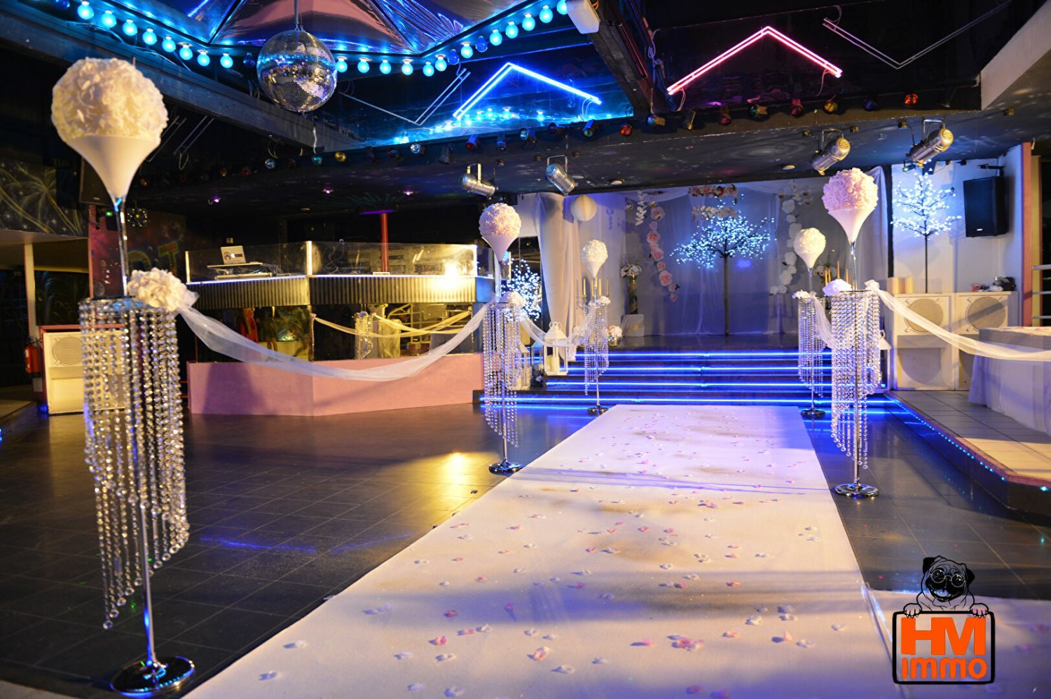 624m² Commercial property in Saint-Leonard-de-Noblat, France No. 105339