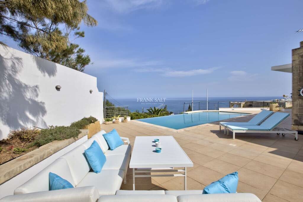 4 bedrooms Bungalow in Swieqi, Malta No. 11314