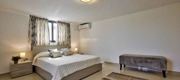 4 bedrooms Bungalow in Swieqi, Malta No. 11314 11