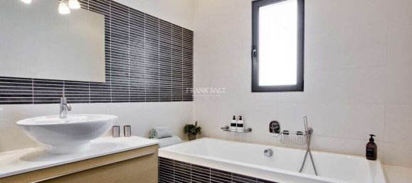 4 bedrooms Bungalow in Swieqi, Malta No. 11314 15