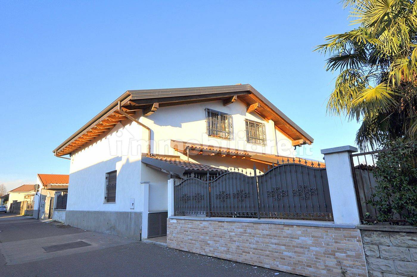 Villa de 5 habitaciónes en Inveruno, Italy No. 20351