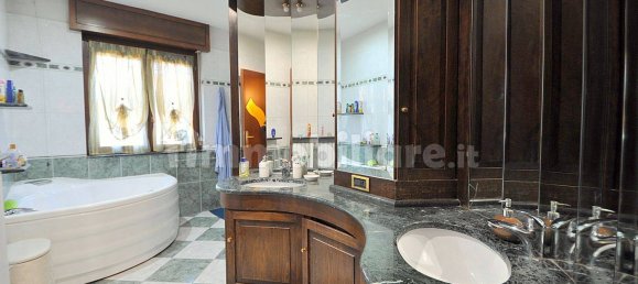 Villa de 5 habitaciónes en Inveruno, Italy No. 20351 20