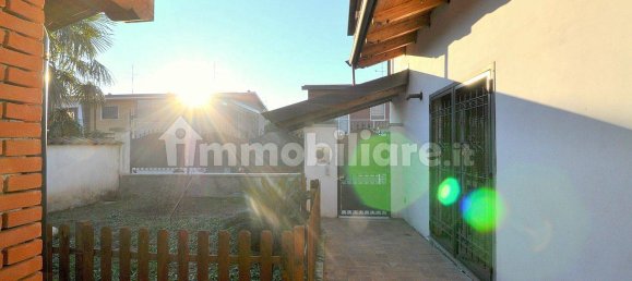 Villa de 5 habitaciónes en Inveruno, Italy No. 20351 4
