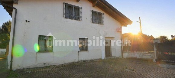 Villa de 5 habitaciónes en Inveruno, Italy No. 20351 36