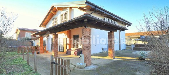 Villa de 5 habitaciónes en Inveruno, Italy No. 20351 3