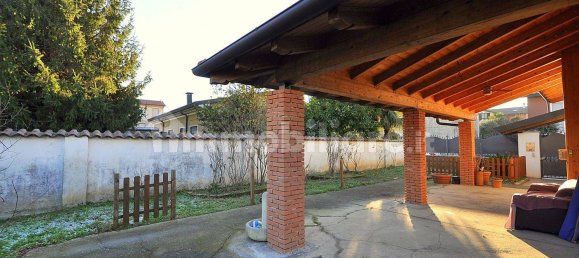 Villa de 5 habitaciónes en Inveruno, Italy No. 20351 10