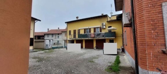 Apartamento de 3 habitaciónes en Gerenzago, Italy No. 181374 27
