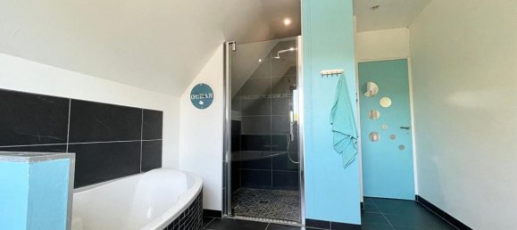 4 bedrooms Villa in Le Tour-du-Parc, France No. 206816 9