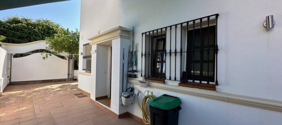 5 bedrooms Villa in Marbella, Spain No. 45960 4