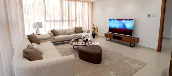 5 bedrooms Villa in Sharjah, UAE No. 17793 2