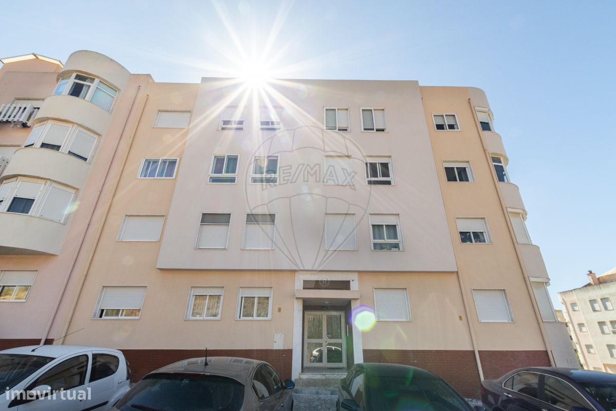 3 bedrooms Apartment in Vialonga, Portugal No. 235929